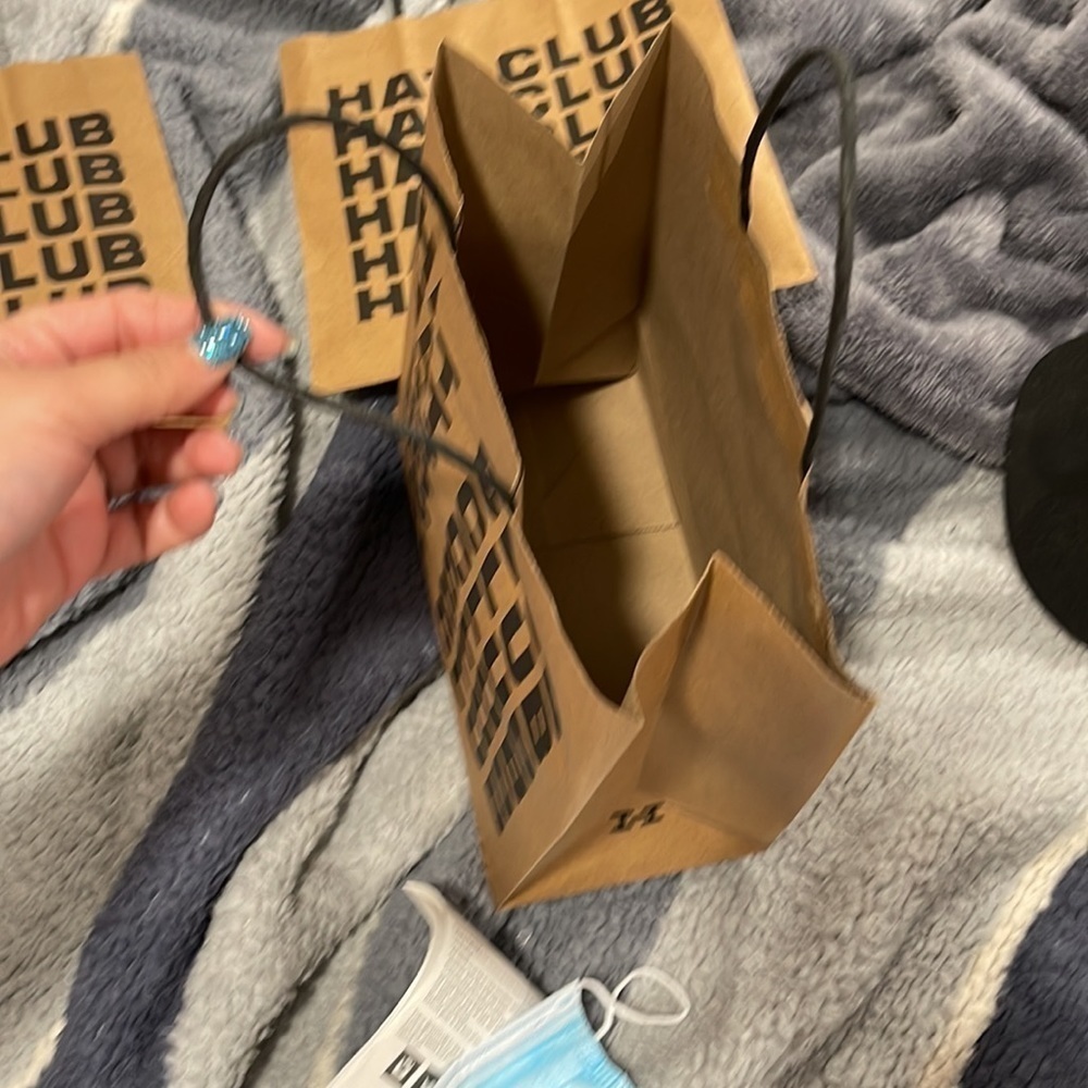 Hat club gift shopping bag - Picture 2 of 2